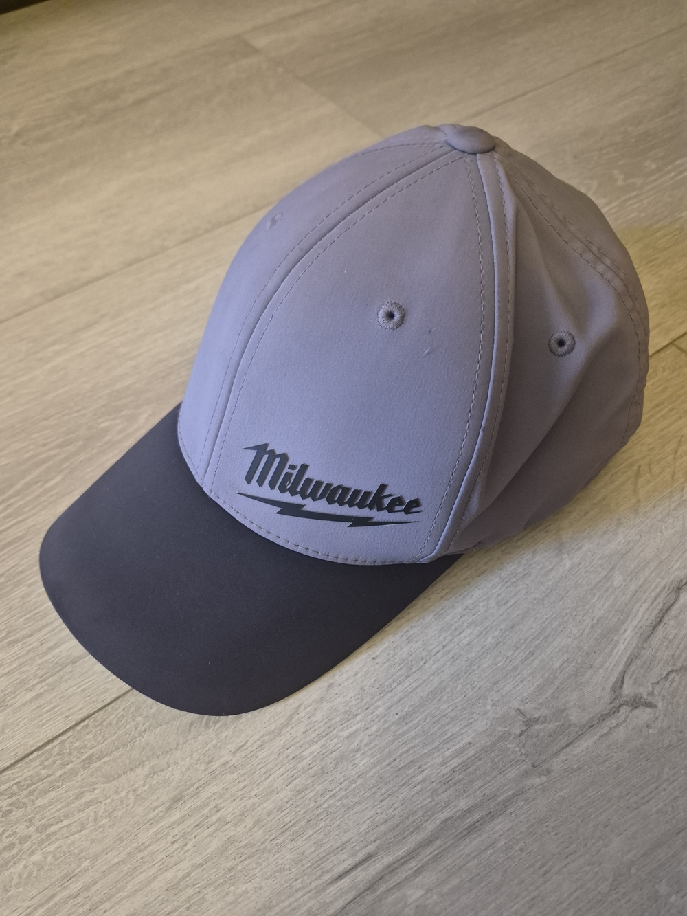 Milwaukee WORKSKIN Flexfit Fitted Hat S/M Grey Black Workwear Cap